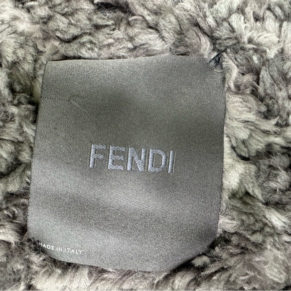 Fendi Beaver Fur Biker Jacket – Pure Luxury & Elegance, Size IT 42 (US 6-8) - Picture 5 of 6